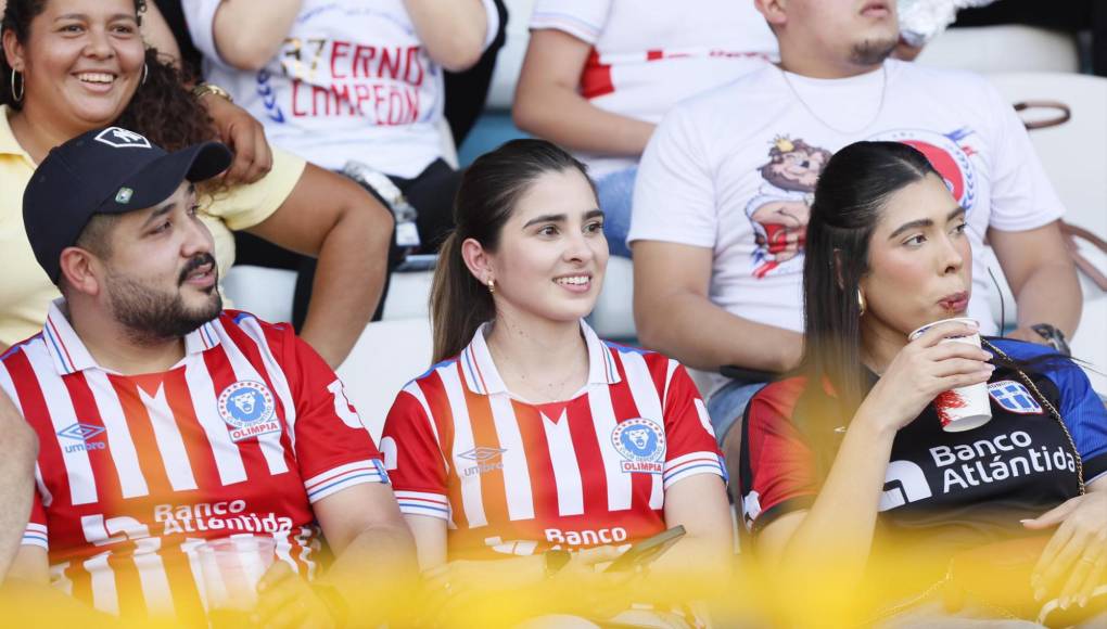 ¡Solo bellezas! Estadio Nacional se llena de lindas chicas para final de Olimpia ante Marathón