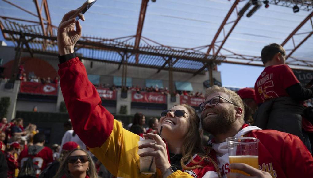 Un muerto y nueve heridos: ¿qué se sabe del tiroteo en el desfile del Super Bowl?