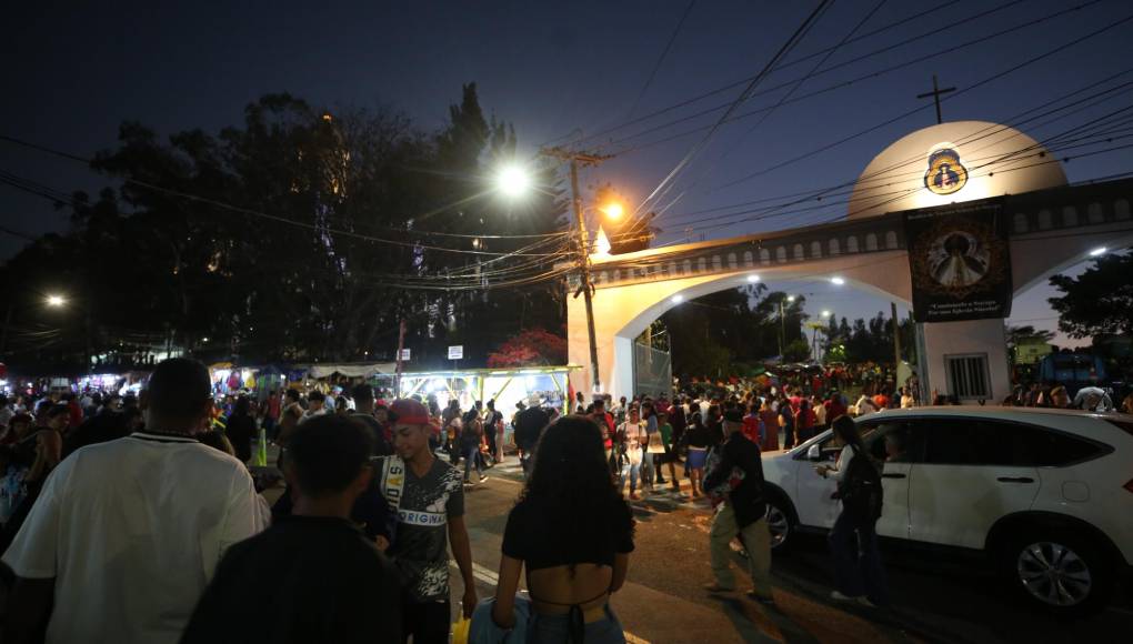 Hondureños celebran 277 años de aniversario del hallazgo de la Virgen de Suyapa