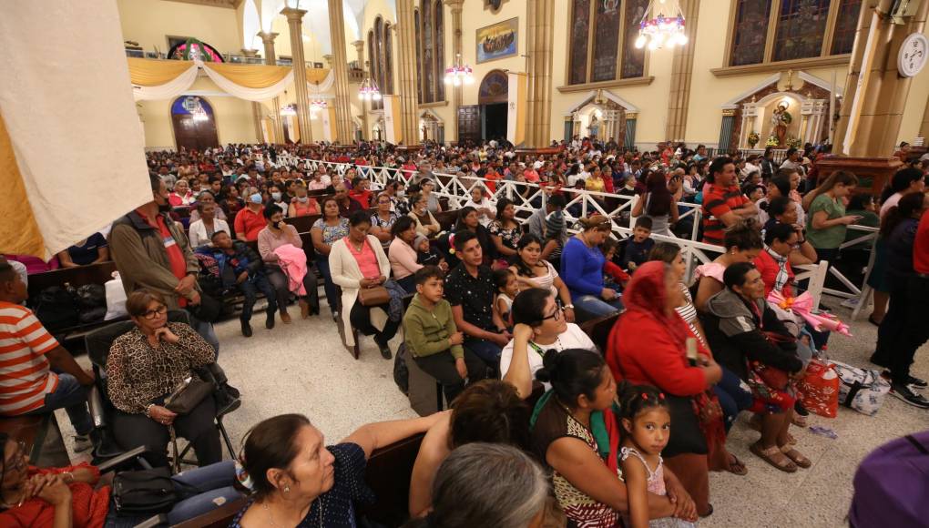 Hondureños celebran 277 años de aniversario del hallazgo de la Virgen de Suyapa