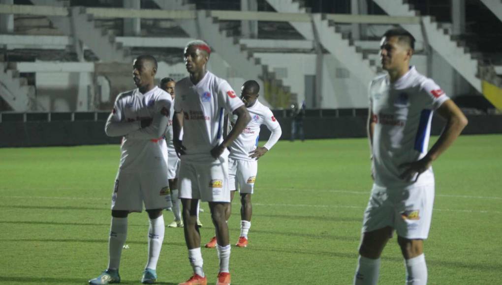 Jugadores de Olimpia provocan a barra de Motagua y la pelea de Najar con Auzmendi