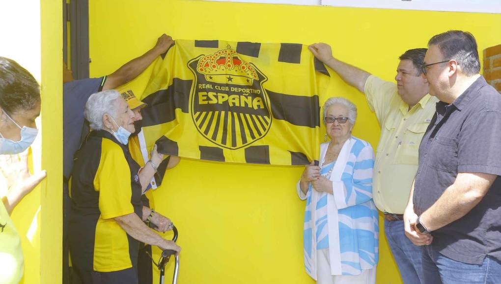 Real España inaugura camerino para jugadores de sus reservas