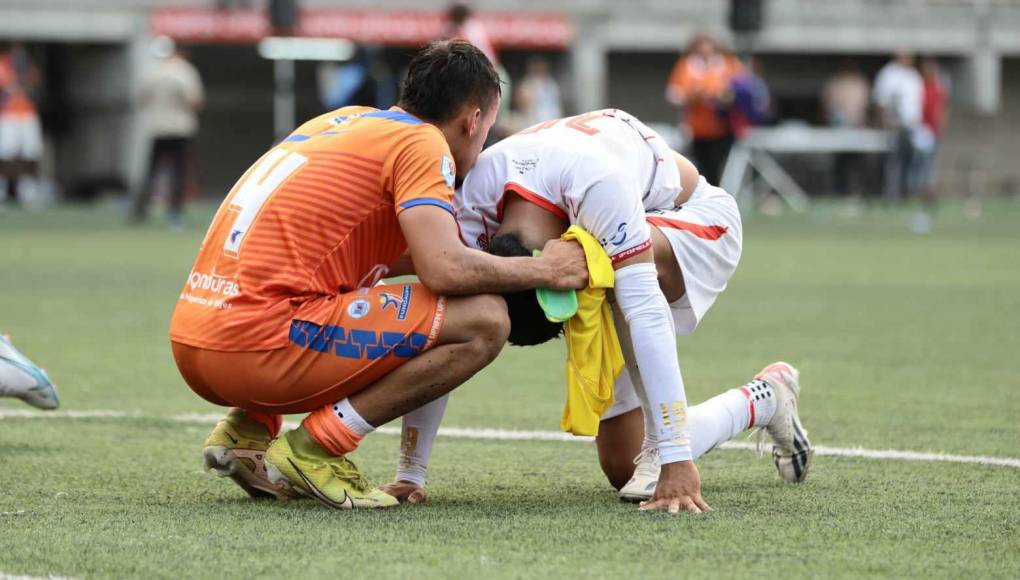 Desgarradoras imágenes de jugadores del Vida tras descender a segunda división