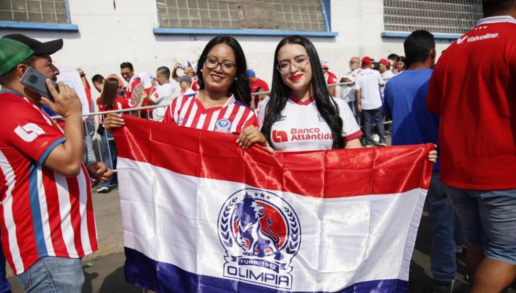 ¡Solo bellezas! Estadio Nacional se llena de lindas chicas para final de Olimpia ante Marathón