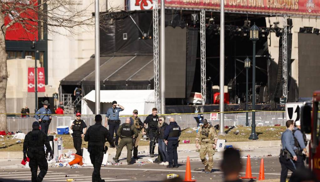 Un muerto y nueve heridos: ¿qué se sabe del tiroteo en el desfile del Super Bowl?