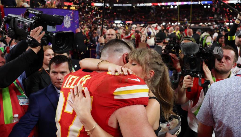 Las imágenes que no viste de la celebración de Travis Kelce y Taylor Swift