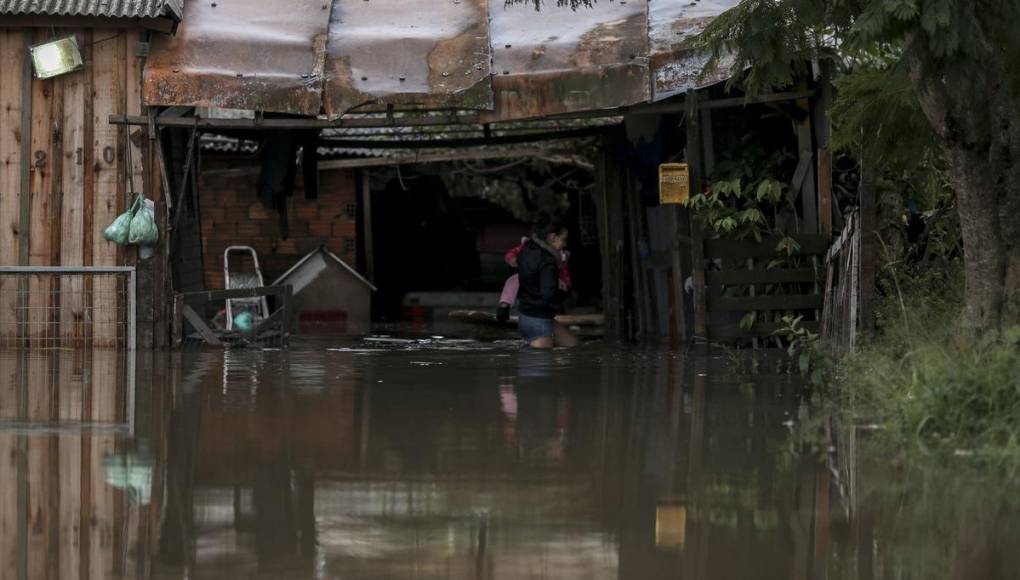 Suman 56 muertos en el sur de Brasil por desastre climático