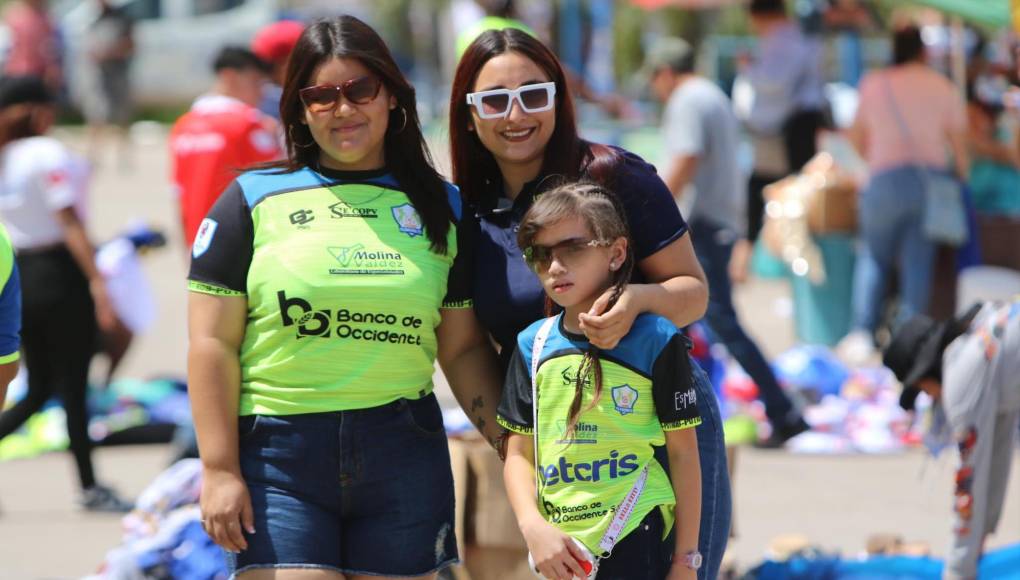 Derroche de belleza: Las vaqueritas que no se quisieron perder el Olancho-Olimpia