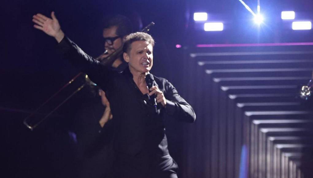 Los mejores momentos de la noche: Luis Miguel iluminó la capital con su show