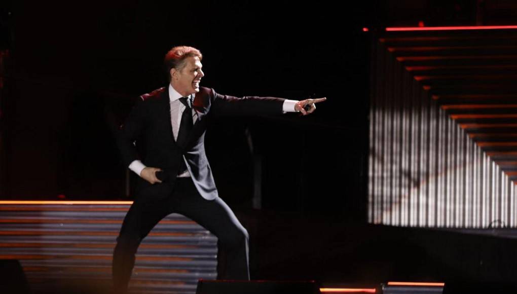 Los mejores momentos de la noche: Luis Miguel iluminó la capital con su show