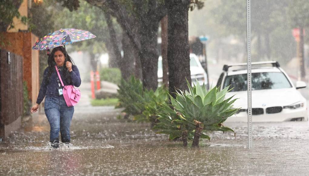 Un muerto y miles sin electricidad por inundaciones en California