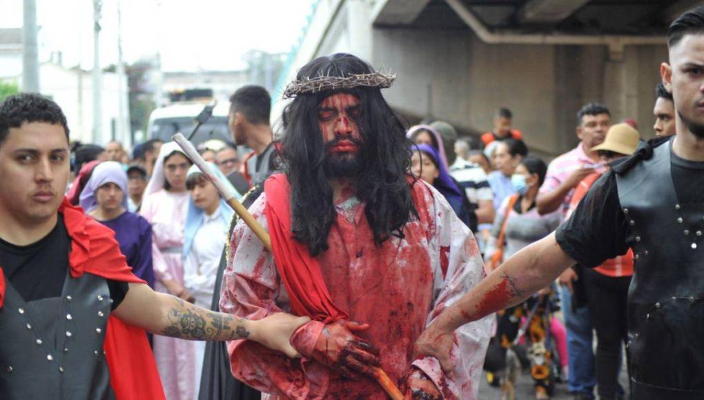 Así representó la iglesia El Calvario la pasión y muerte de Jesús este Viernes Santo