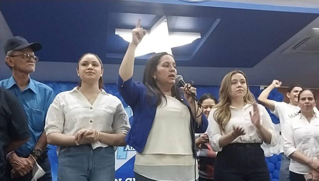 Sin presencia de líderes del Partido Nacional, Ana García presenta precandidatura