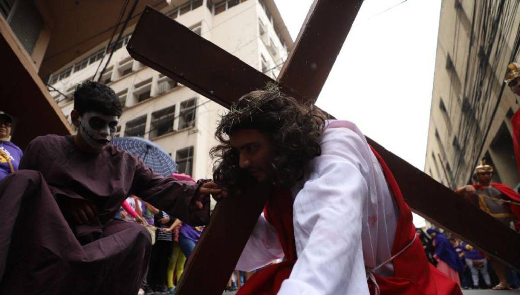 Las 14 estaciones del Vía Crucis: un recorrido espiritual hacia la Pasión de Cristo