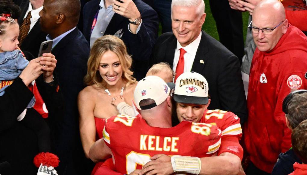 Mahomes leyenda y beso de Taylor Swift: la celebración de los Chiefs