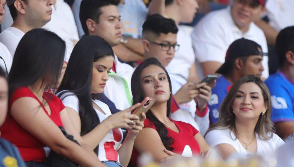 Las bellezas que deslumbraron en el repechaje de Olimpia vs Real España