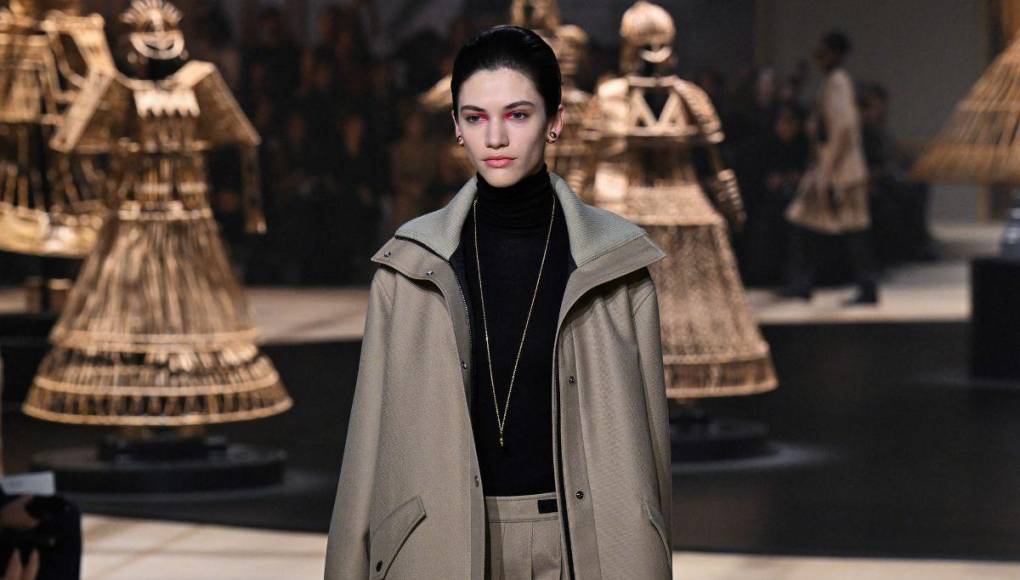 Oda a los años 60 en el desfile Dior de la Semana de la moda femenina