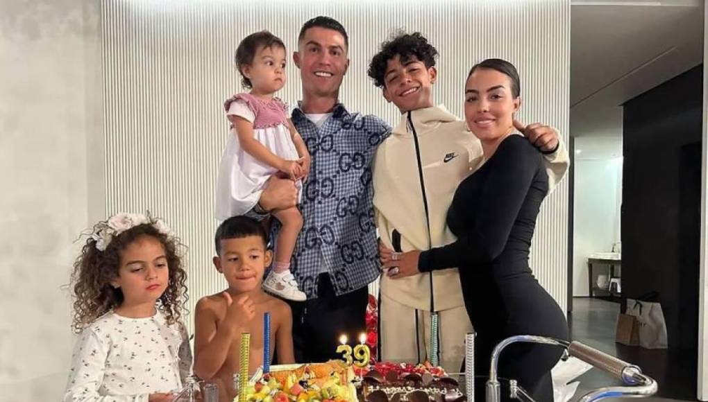 Georgina Rodríguez sorprende hasta a Cristiano Ronaldo al lucir cuerpazo en traje de baño