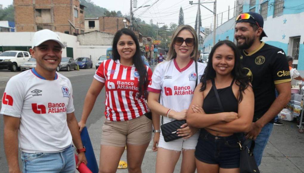 Ambientazo en el Estadio Nacional antes del clásico entre Olimpia y Motagua