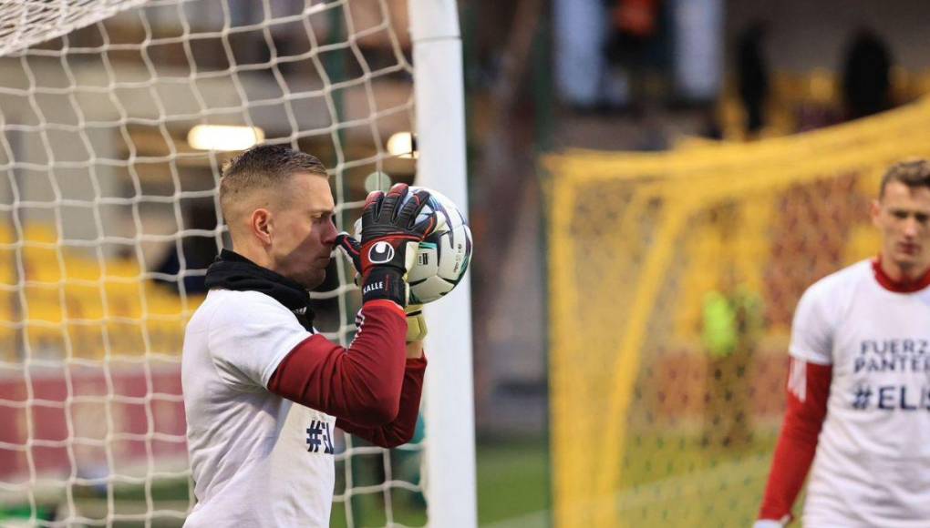 Compañeros de Elis dedican goles y bonitos detalles en juego del Girondins