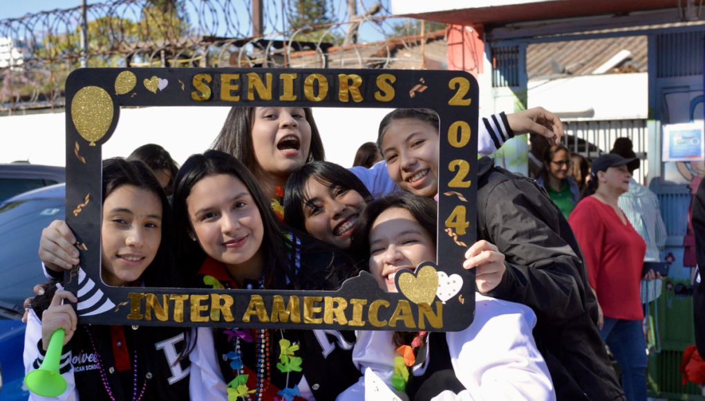 Colorido comienzo para los Seniors 2024 de la Interamerican School