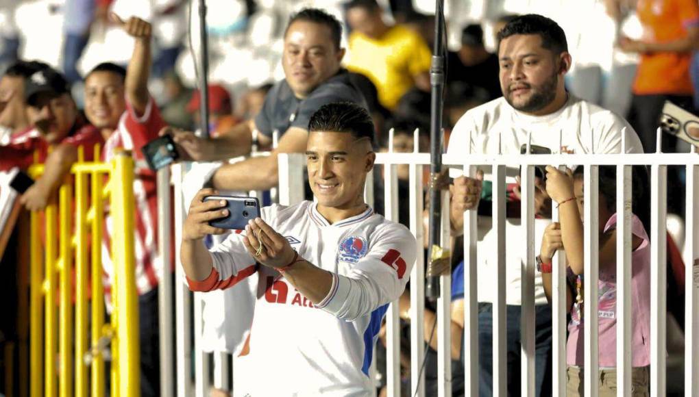 ¡Lo que no viste en TV! Así fue el Olimpia vs Lobos: selfis, goles y hasta bellezas