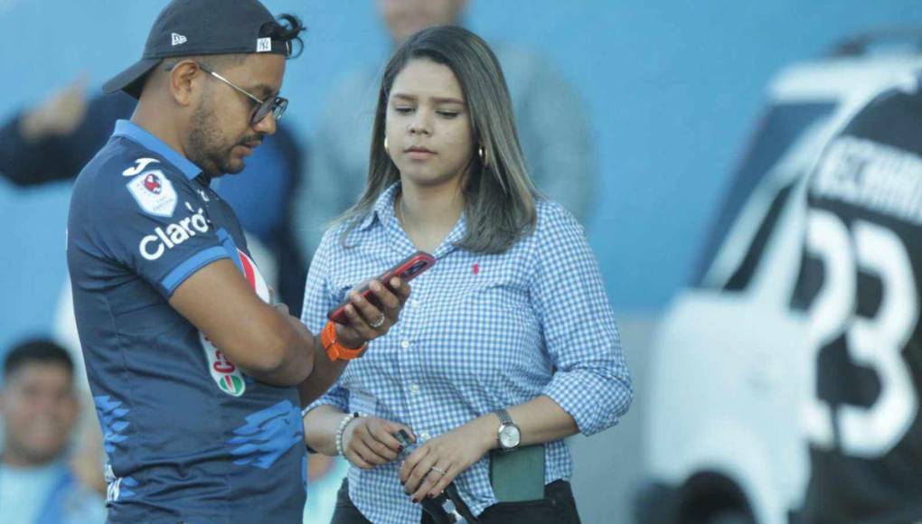 ¡Las Bellezas en el Nacional! Chicas roban miradas en el Motagua vs Olimpia