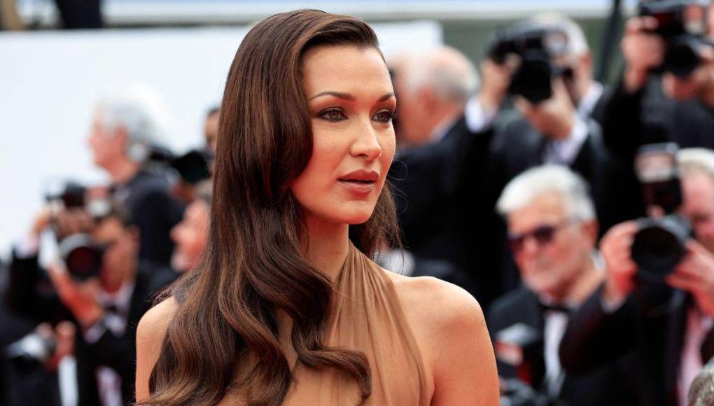 Bella Hadid seduce a Cannes con transparencias