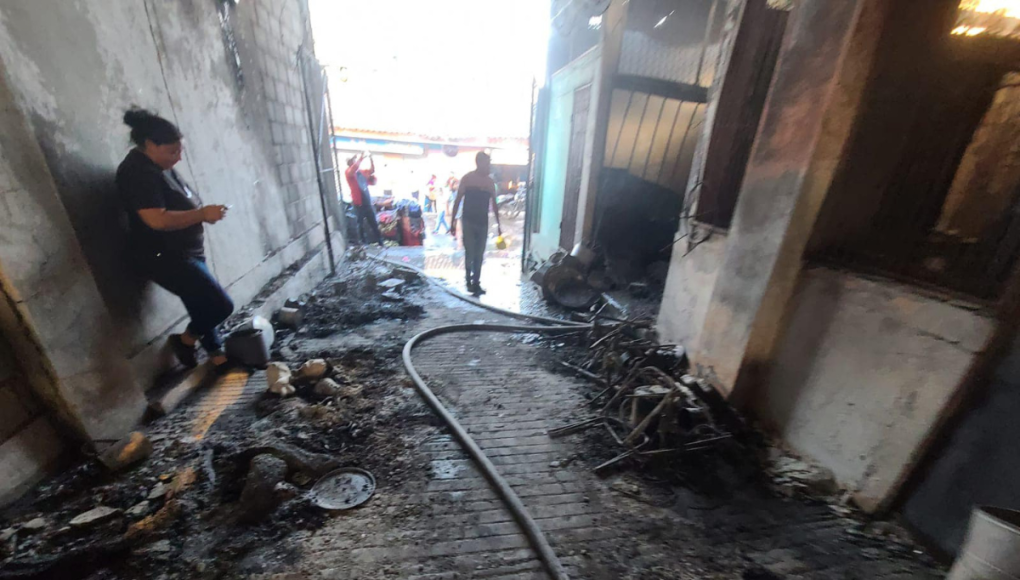 Incendio consume al menos 150 locales en el mercado municipal de Nacaome, Valle