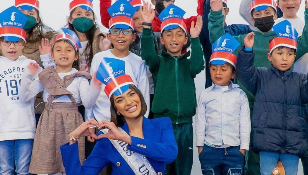 Nicaragüenses esperan en vano a Miss Universo en Costa Rica