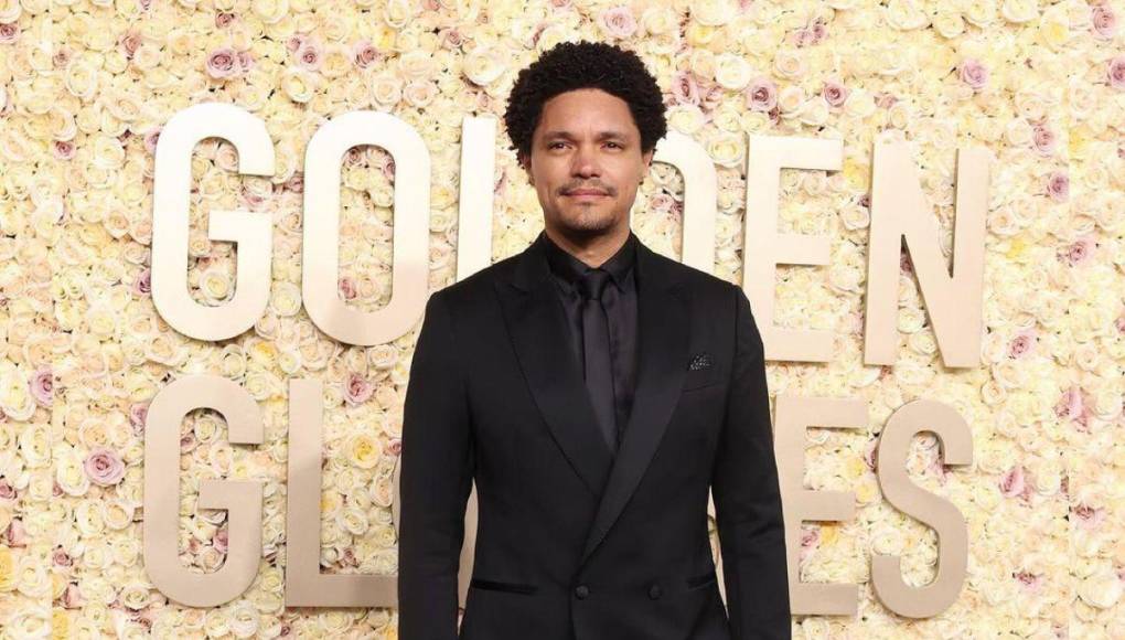 El comediante multilingüe, Trevor Noah, presentará los premios Grammy 2024