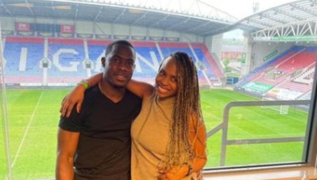 Maynor Figueroa regresa al Wigan, se encuentra con DT de CR7 y fans lo sorprende