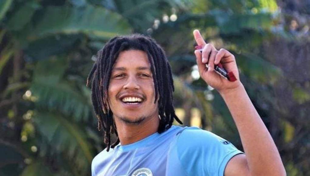 Luke Fleurs, el futbolista sudafricano asesinado tras robarle su auto en una gasolinera