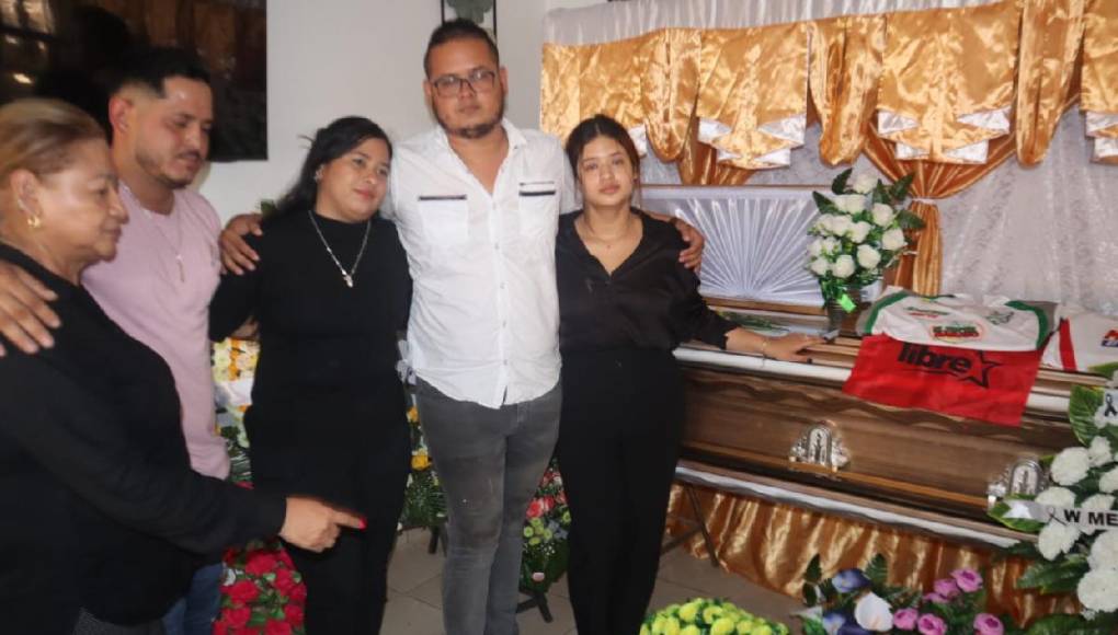 Familia, futbolistas y directivos despiden en velorio a la leyenda Hermelindo Cantarero