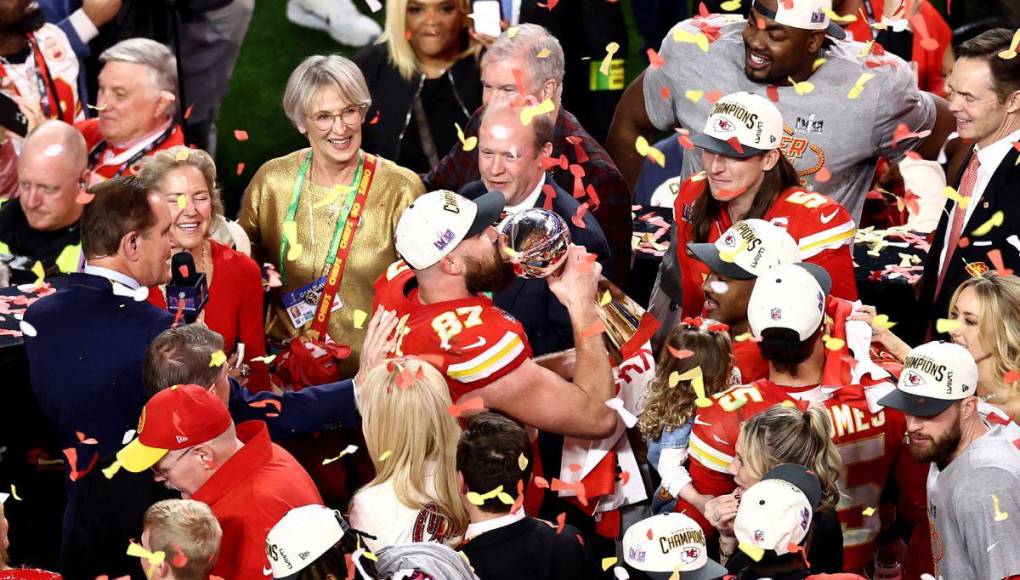 Mahomes leyenda y beso de Taylor Swift: la celebración de los Chiefs