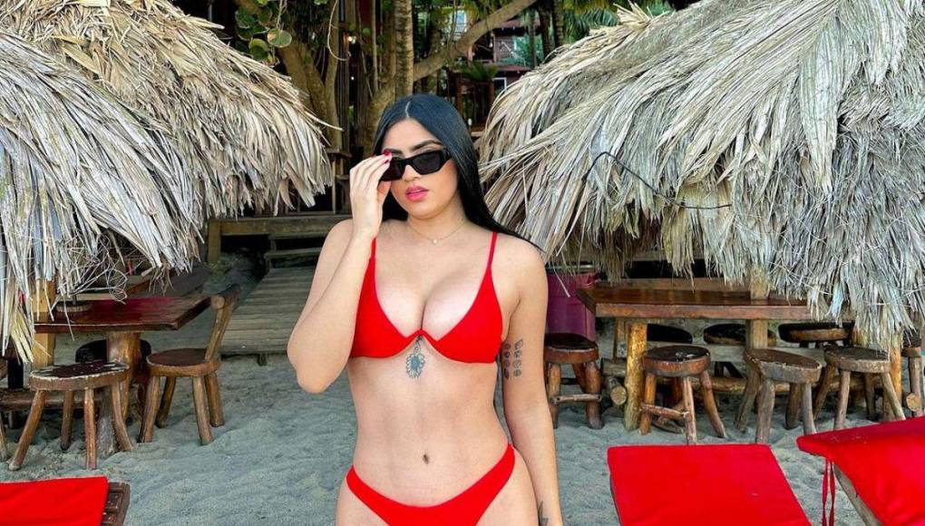 La tiktoker Roxana Somoza luce su impresionante figura en la playa