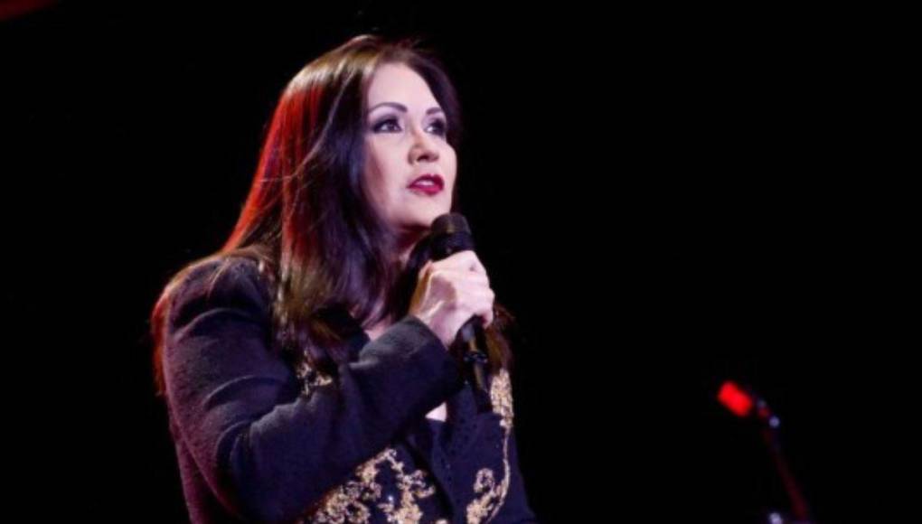 Ana Gabriel habla desde el hospital tras brindar concierto en Chile: Esto es lo que se sabe