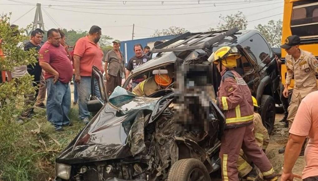 El difícil rescate tras colisión entre bus, camioneta y turismo en Villanueva