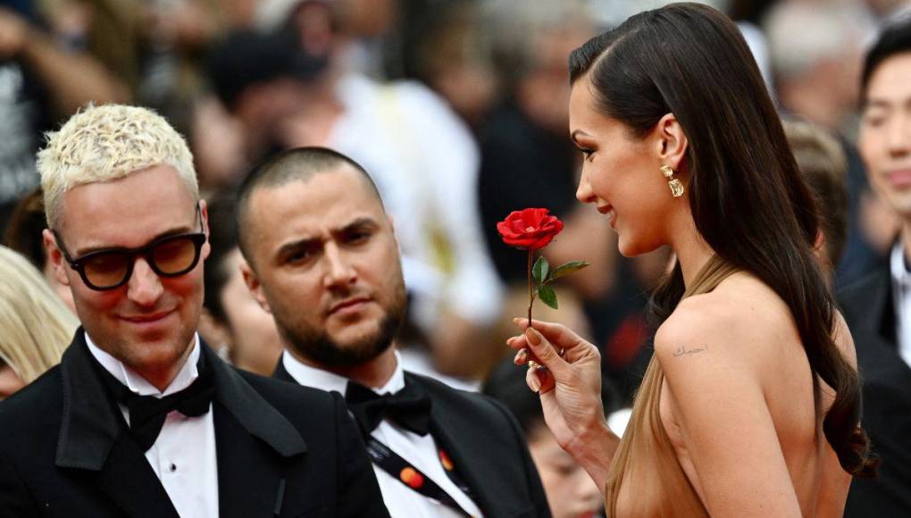 Bella Hadid seduce a Cannes con transparencias