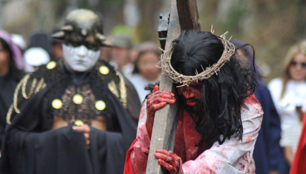 Así representó la iglesia El Calvario la pasión y muerte de Jesús este Viernes Santo