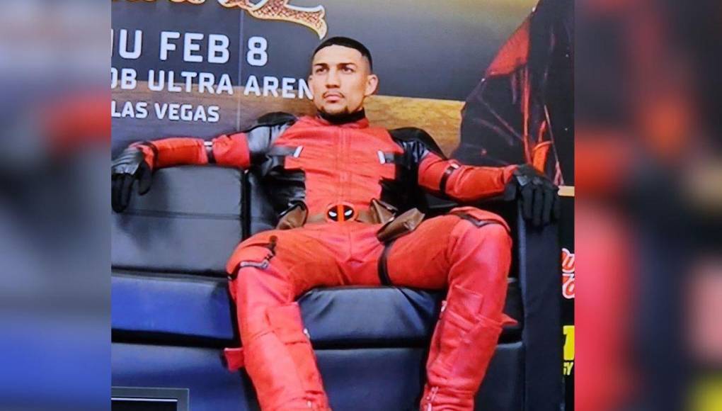 ¡Al estilo Deadpool! Así llegó vestido Teófimo López a su pelea contra Jamaine Ortiz