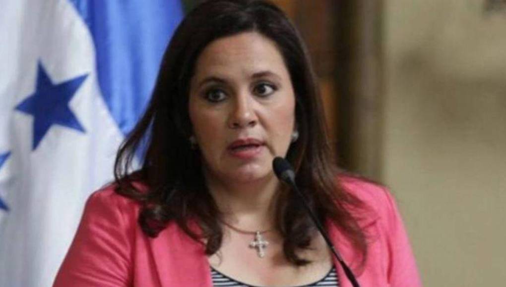 Las facetas de Ana García: ex primera dama, férrea defensora de su esposo y ahora precandidata