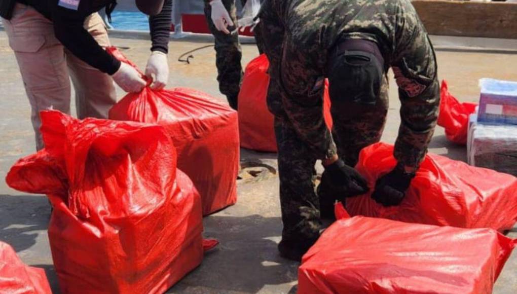 Más de 1.3 toneladas de droga traían embarcaciones incautadas en Islas de la Bahía