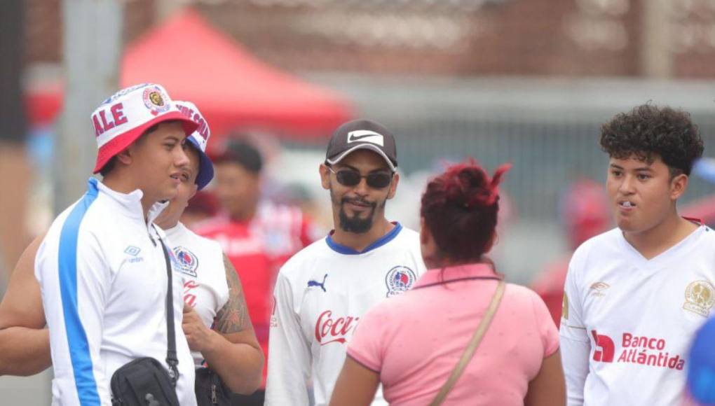 Así se vive el ambiente previo al repechaje de Olimpia vs Real España