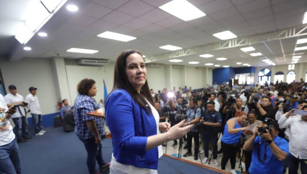 Sin presencia de líderes del Partido Nacional, Ana García presenta precandidatura