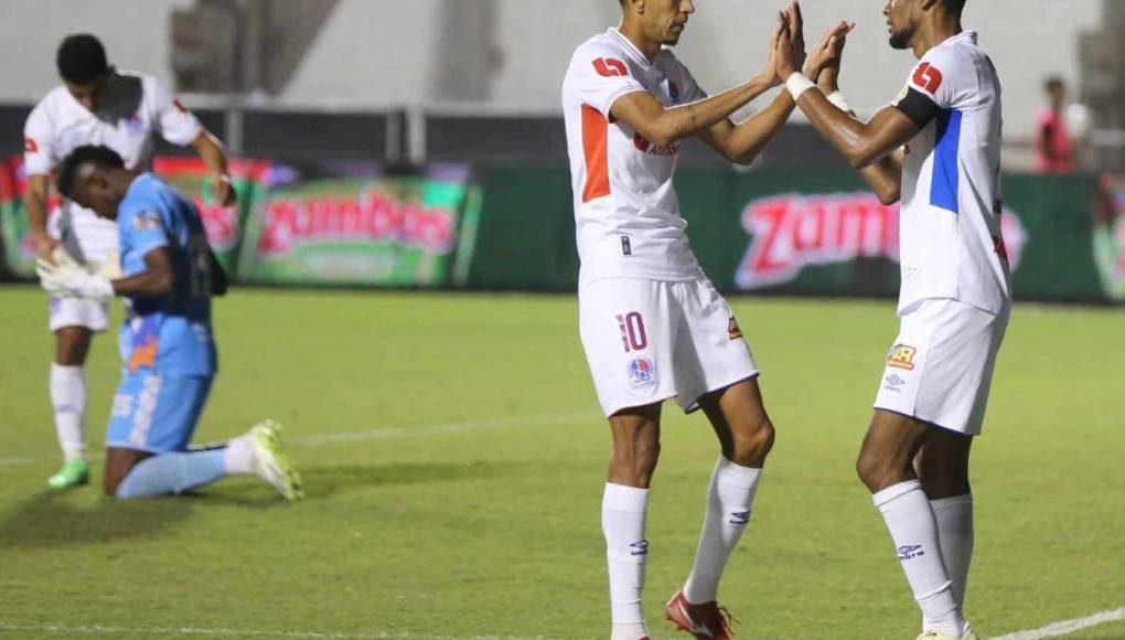 ¡Lo que no viste en TV! Así fue el Olimpia vs Lobos: selfis, goles y hasta bellezas