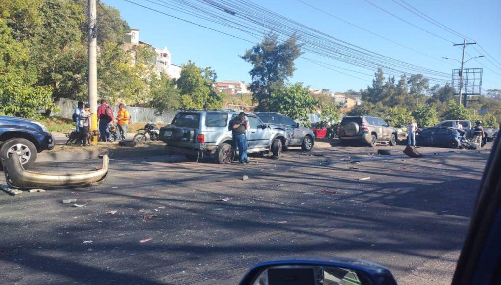 Las primeras imágenes del accidente provocado por rastra en el anillo periférico