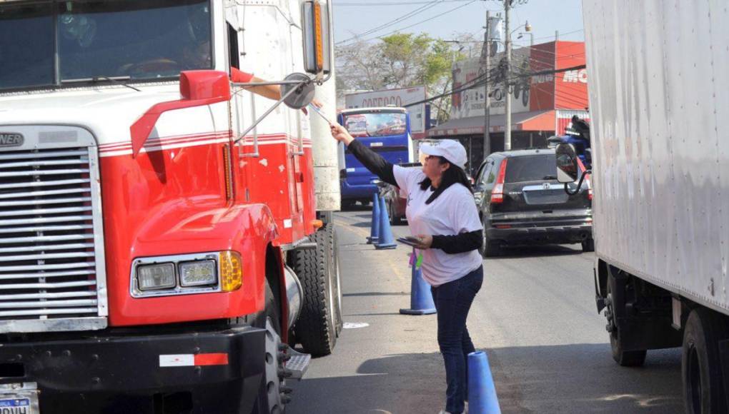 Veraneantes y operativos: ambiente en las salidas de la capital en el inicio de la Semana Santa 2024