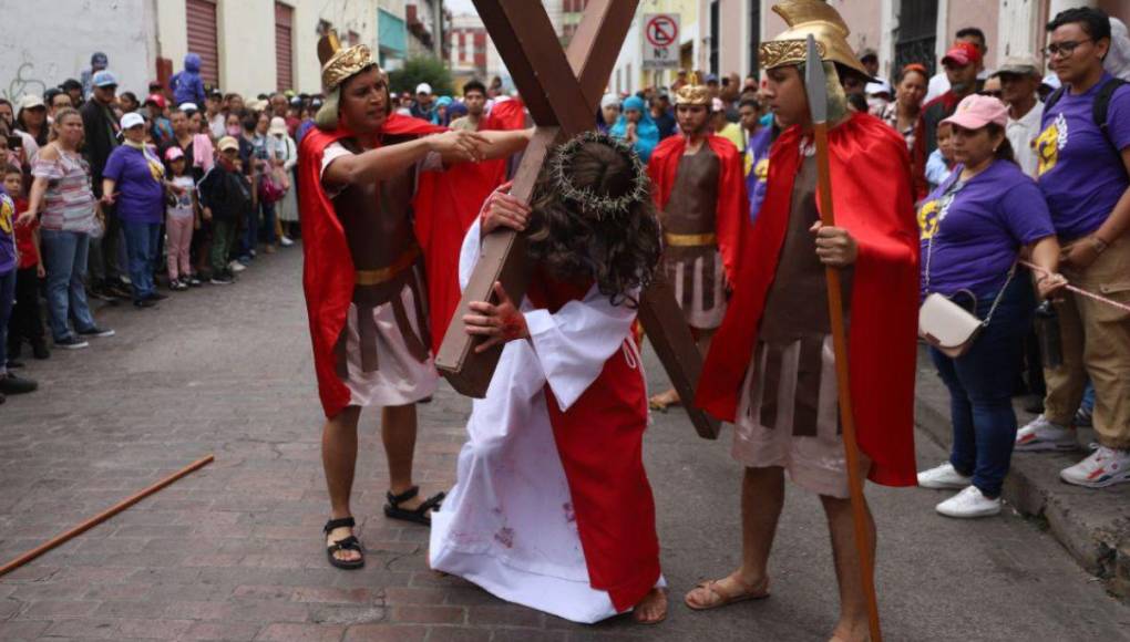 Las 14 estaciones del Vía Crucis: un recorrido espiritual hacia la Pasión de Cristo