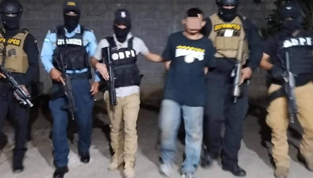 Droga, uniformes policiales y hasta buses robados hallan en taller clandestino en Comayagua